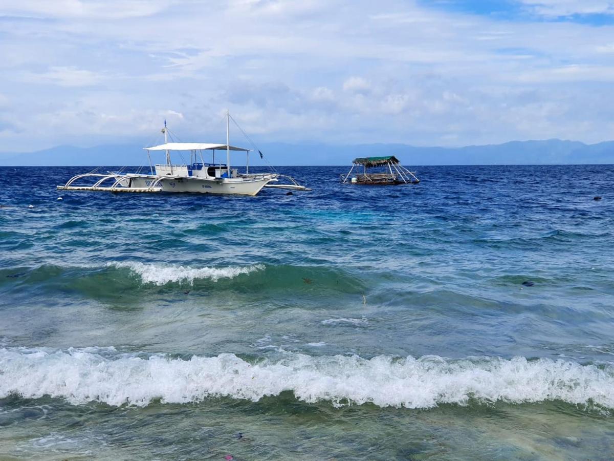Gaja Go Dive & Inn Moalboal Exterior photo